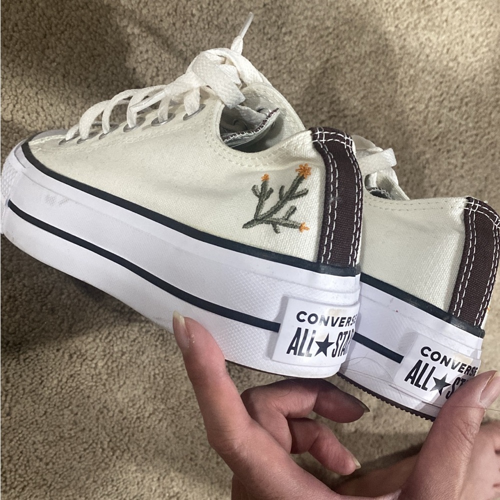NEW Converse Platform Size 6W
